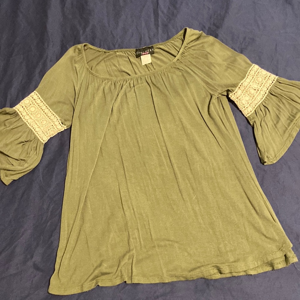 Juniors Large army green top. Used good condition